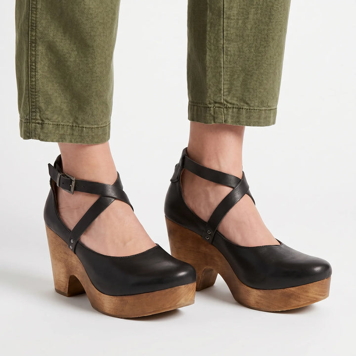 Aleria - Closed-Toe Wedge Heels