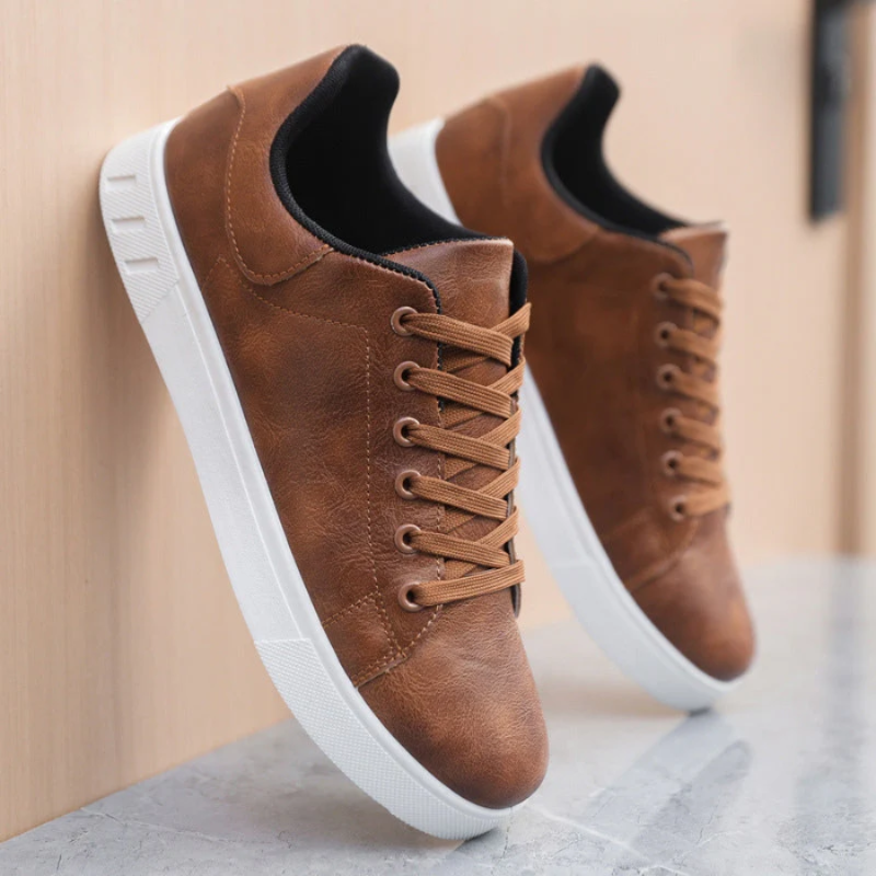 Men’s Casual Sneakers with Lace-Up Design and Sleek Silhouette