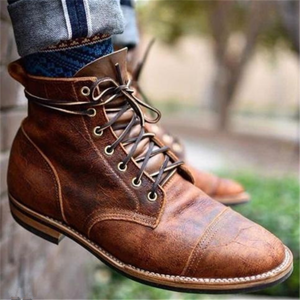 Men's Boots with Rubber Sole and Refined Design