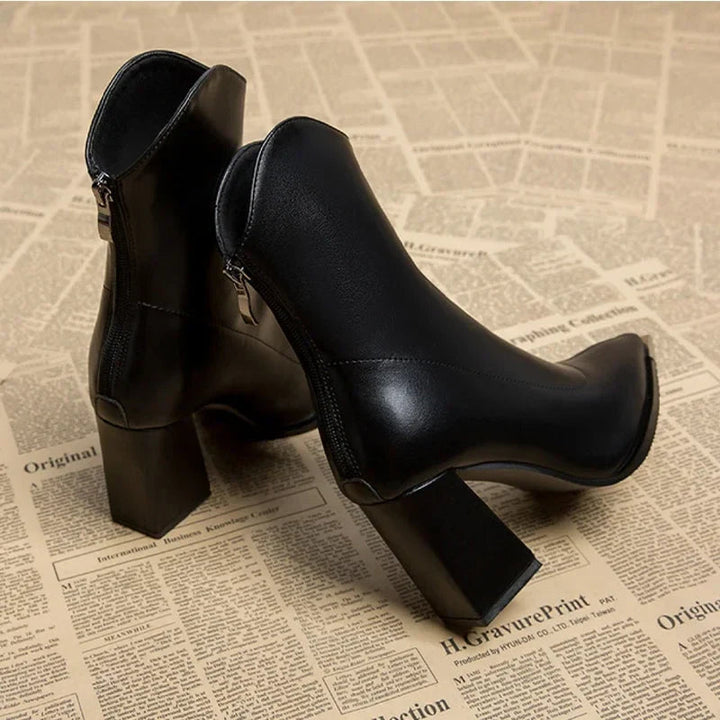 Women's Chelsea Boots with Chrome Tip and Rubber