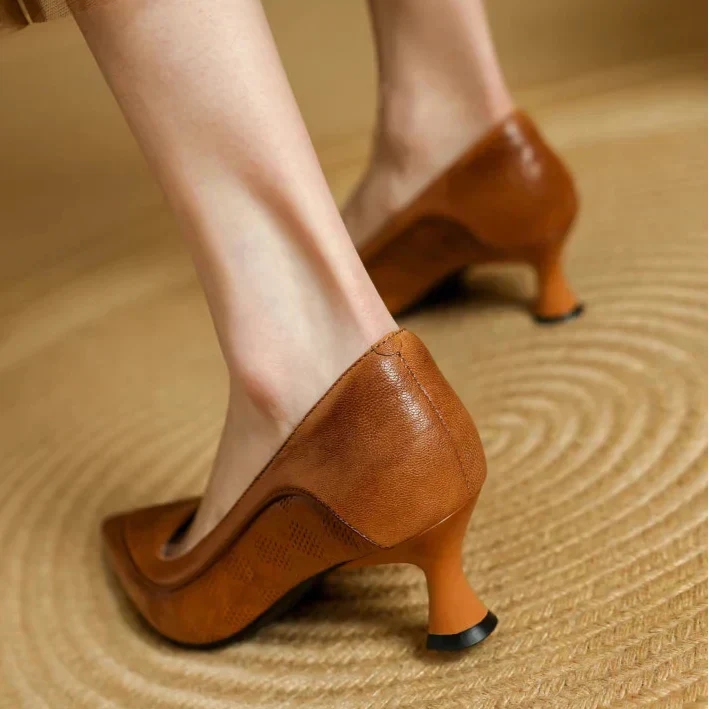 Women’s Pumps with Pointed Toe and Mid Heel