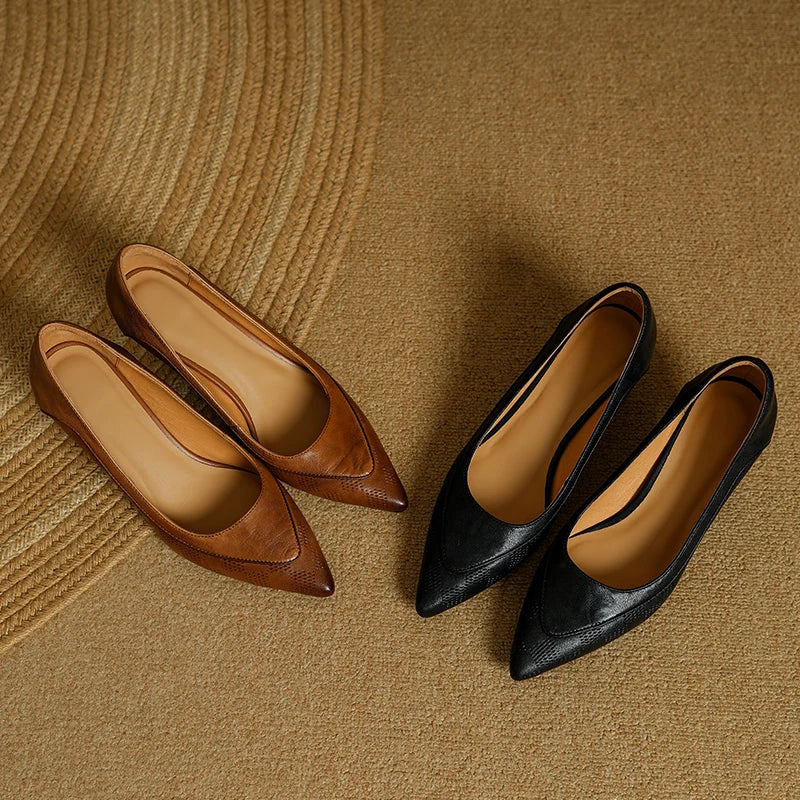 Women’s Pumps with Pointed Toe and Mid Heel