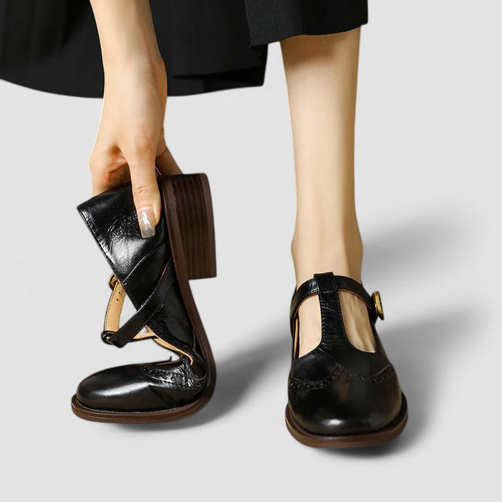 Women’s Shoes with Insole and Classic Strap