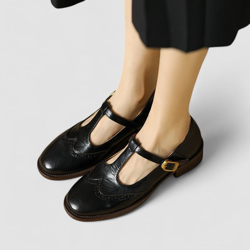 Women’s Shoes with Insole and Classic Strap