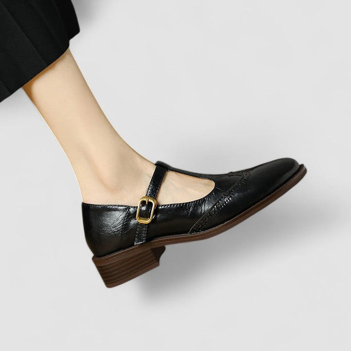 Women’s Shoes with Insole and Classic Strap