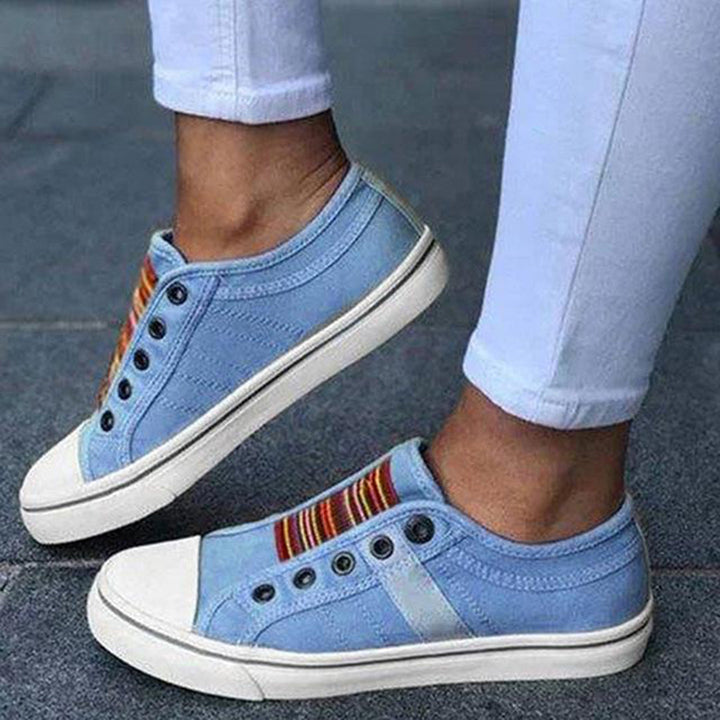 Women’s Casual Low-Top Sneakers with Lace-Up Design