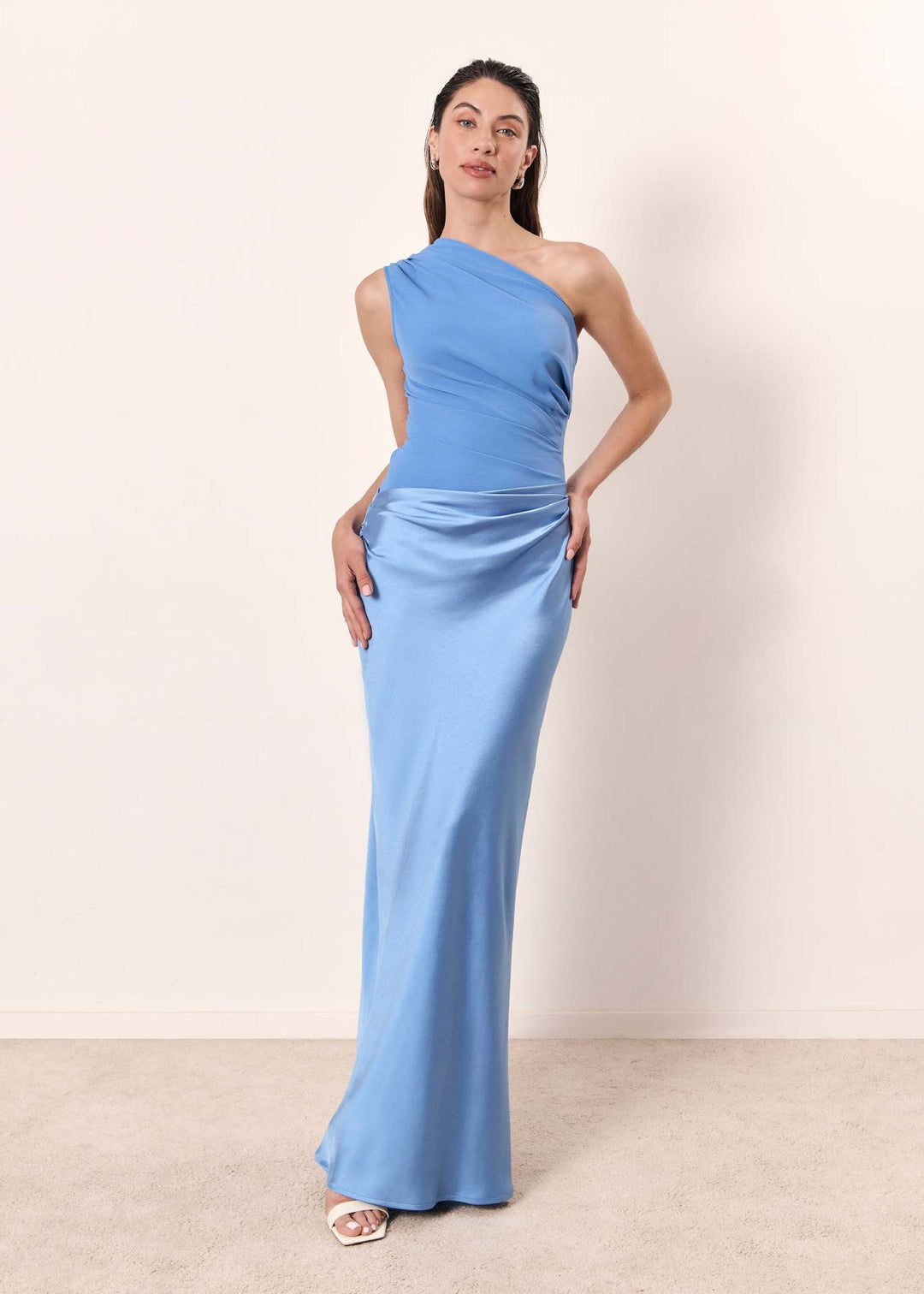 Women's Maxi Dress with Elegant Neckline and Defined Waistline – Moralea