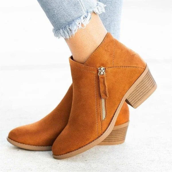 Women’s Boots with Triple Arch Design and Toe Clips
