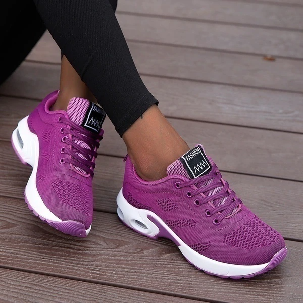 Women’s Sneakers with Adjustable Laces